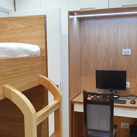 Aliko's Peaceful House, Close To Bus Terminal 티라나